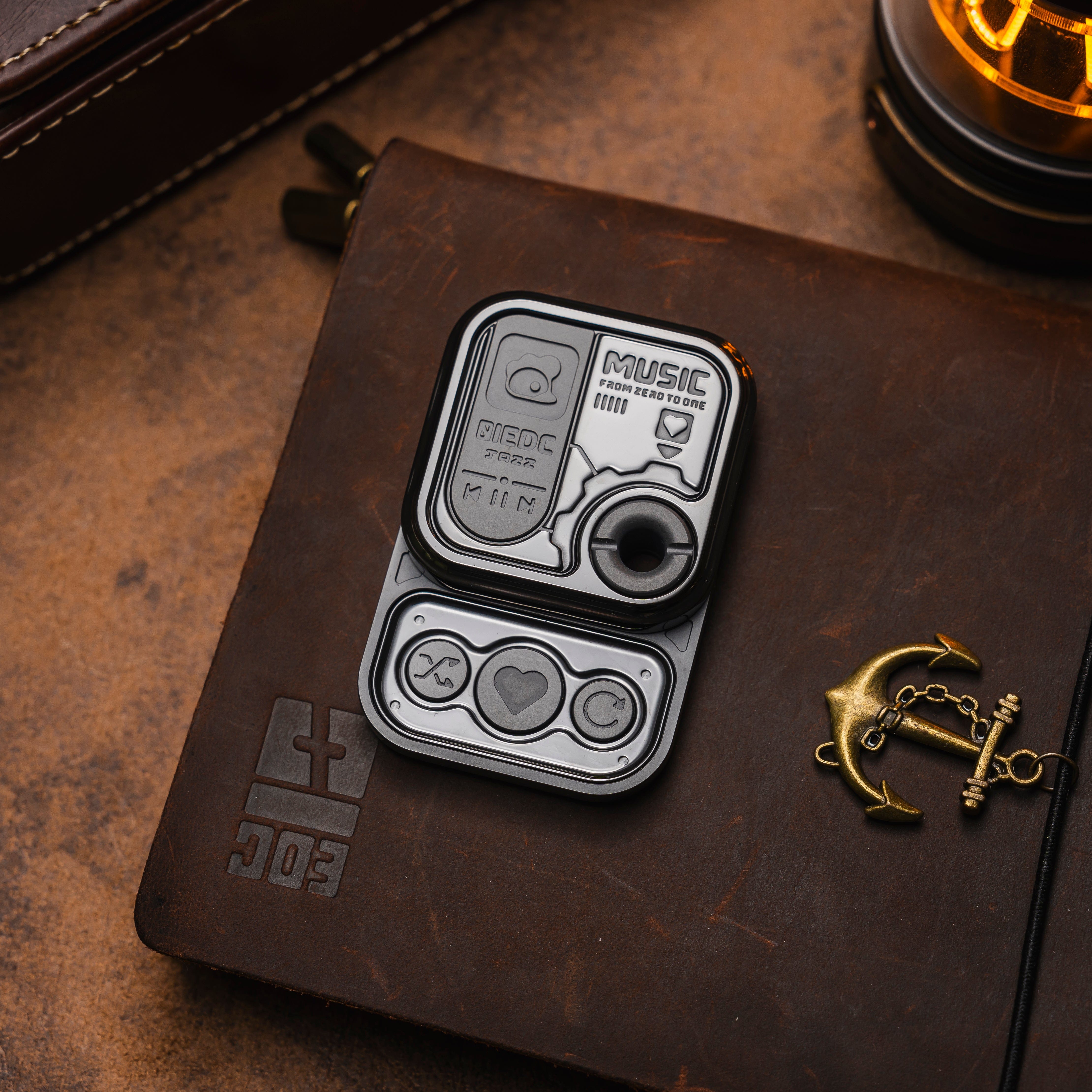 01EDC 只禁优惠代码 CD Player Cube Polished Zirconium